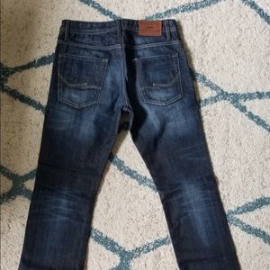 Jack and jones fits like a 30 but no tag reg. Fit